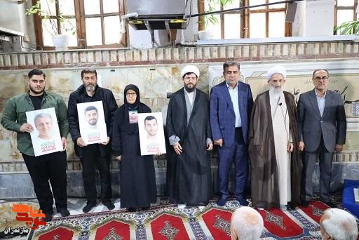 تجلیل نماینده ولی فقیه و مدیرکل بنیاد شهید و امور ایثارگران مازندران با خانوادههای شهدای اغتشاشات آمریکایی صهیونی دی ماه در نمازجمعه ساری تجلیل نماینده ولی فقیه و مدیرکل بنیاد شهید و امور ایثارگران مازندران با خانوادههای شهدای اغتشاشات آمریکایی صهیونی دی ماه در نمازجمعه ساری