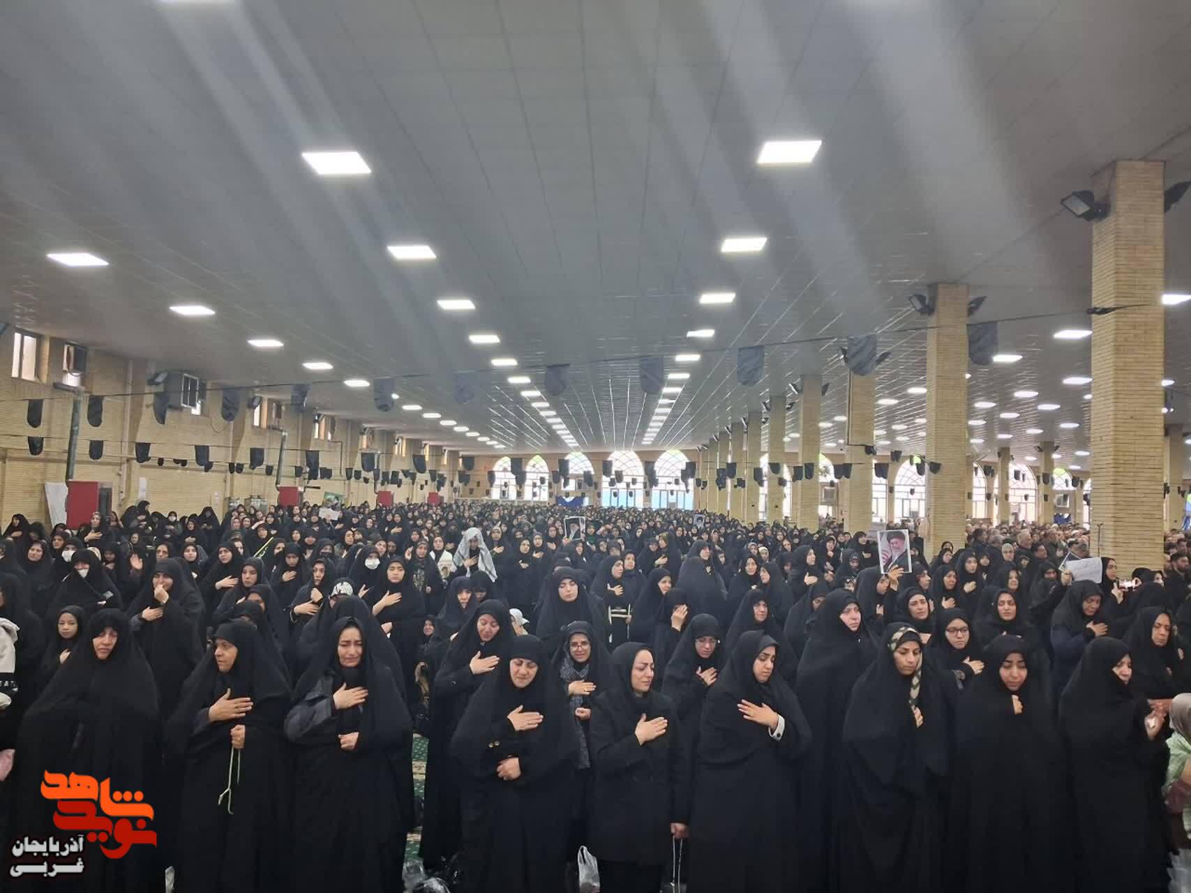 اجتماع عظیم مردم عزادار دارالمومنین خوی در عزای شهادت حضرت آیت الله امام خامنهای (ره) در مصلی امام خمینی (ره) اجتماع عظیم مردم عزادار دارالمومنین خوی در عزای شهادت حضرت آیت الله امام خامنهای (ره) در مصلی امام خمینی (ره)
