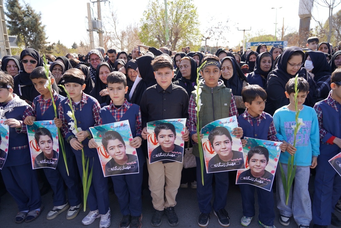 قزوین، خون شهدای دانشآموز فصلی نو از ایستادگی قزوین، خون شهدای دانشآموز فصلی نو از ایستادگی
