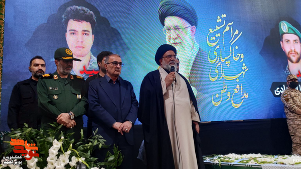 ایستادگی در برابر دشمنان و رسیدن به مقام شهادت افتخار است ایستادگی در برابر دشمنان و رسیدن به مقام شهادت افتخار است