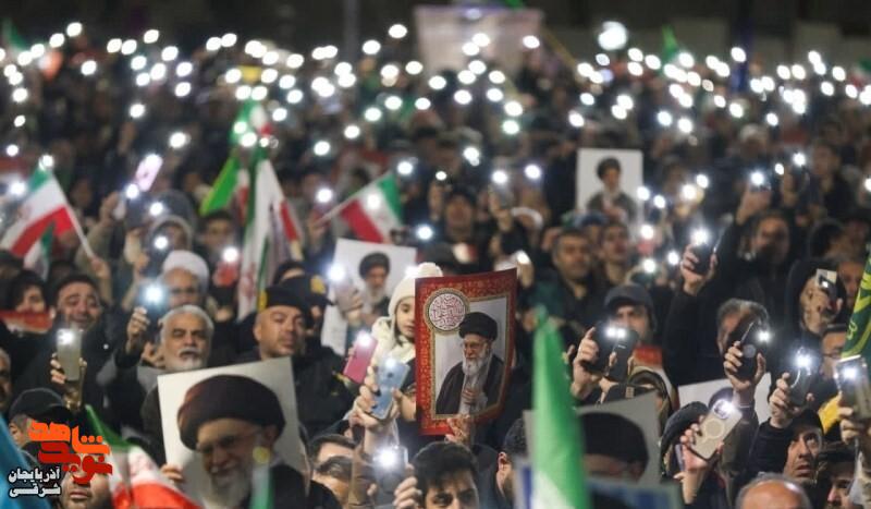 میدان ساعت تبریز در چهارمین روز شهادت امام خامنهای؛ دریاچهای از ولایت و غیرت میدان ساعت تبریز در چهارمین روز شهادت امام خامنهای؛ دریاچهای از ولایت و غیرت