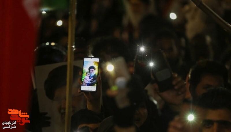 میدان ساعت تبریز در چهارمین روز شهادت امام خامنهای؛ دریاچهای از ولایت و غیرت میدان ساعت تبریز در چهارمین روز شهادت امام خامنهای؛ دریاچهای از ولایت و غیرت