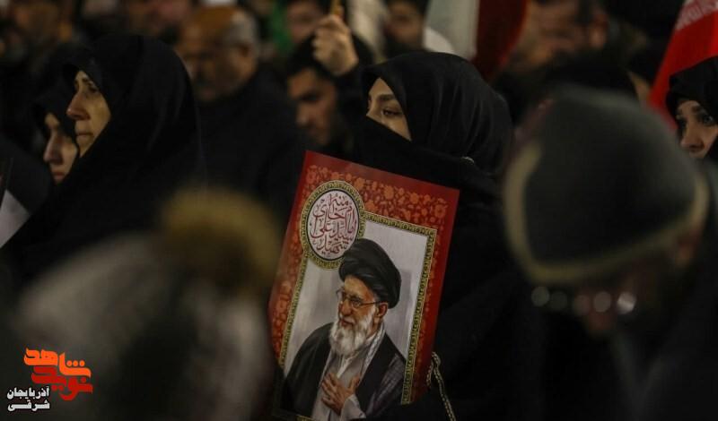 میدان ساعت تبریز در چهارمین روز شهادت امام خامنهای؛ دریاچهای از ولایت و غیرت میدان ساعت تبریز در چهارمین روز شهادت امام خامنهای؛ دریاچهای از ولایت و غیرت