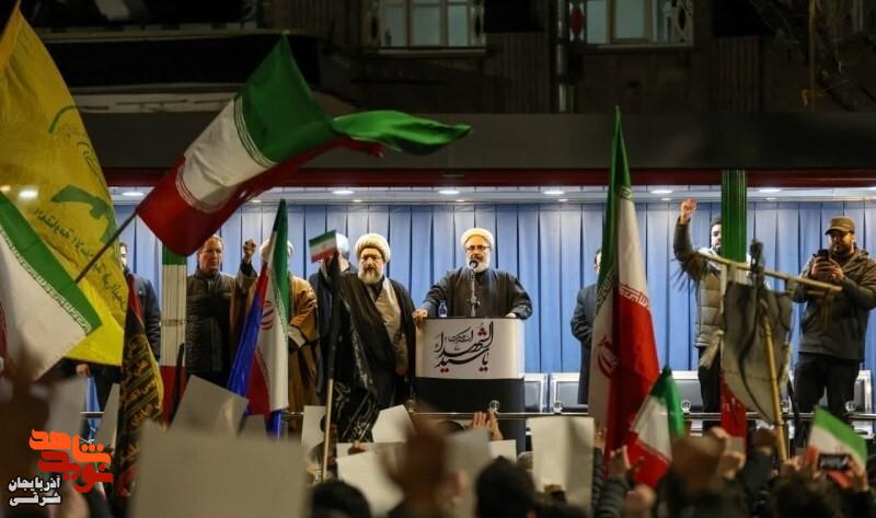 میدان ساعت تبریز در چهارمین روز شهادت امام خامنهای؛ دریاچهای از ولایت و غیرت میدان ساعت تبریز در چهارمین روز شهادت امام خامنهای؛ دریاچهای از ولایت و غیرت