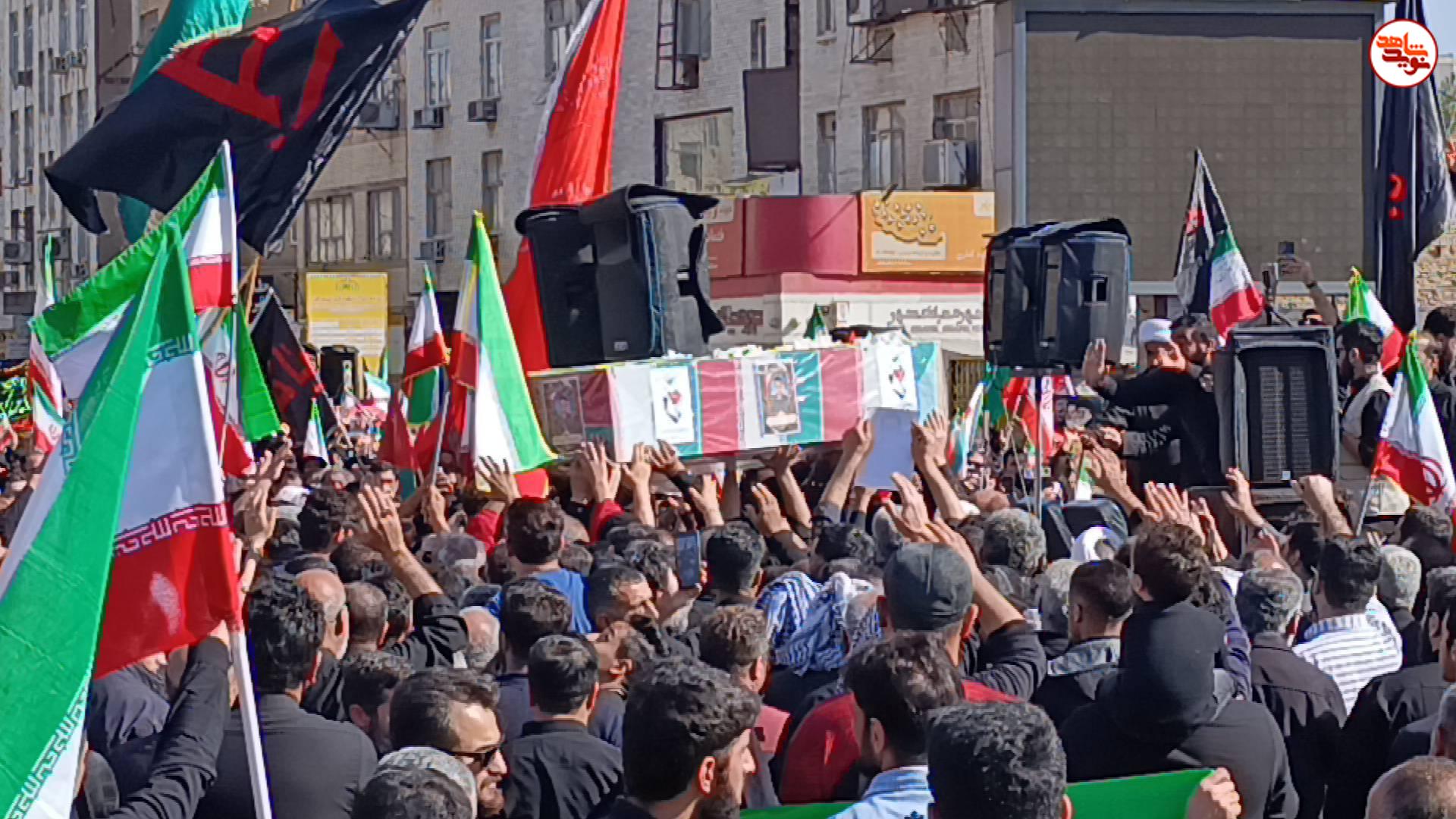 گزارش تصویری/ آئین برگزاری تشییع پیکر شهیدان سرافراز «علیرضا سیدنور» و «امین شیرالی» با حضور مردم روزه‌دار اهواز