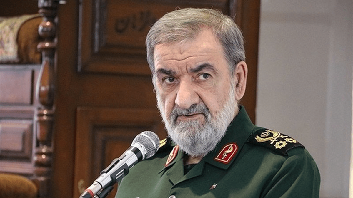 دشمن توانایی جنگ طولانی ندارد/ مردم میادین را حفظ کنند