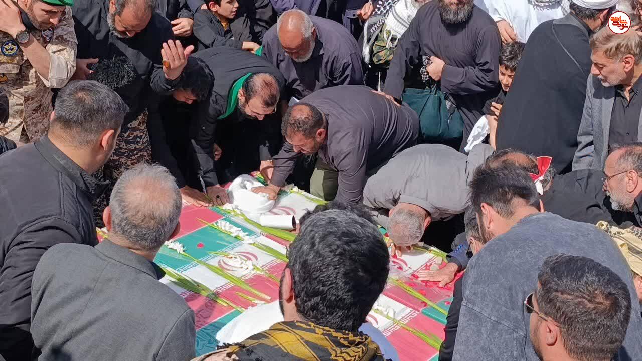 گزارش تصویری/ آیین تشییع پیکر چهار شهید مدافع وطن در اهواز گزارش تصویری/ آیین تشییع پیکر چهار شهید مدافع وطن در اهواز