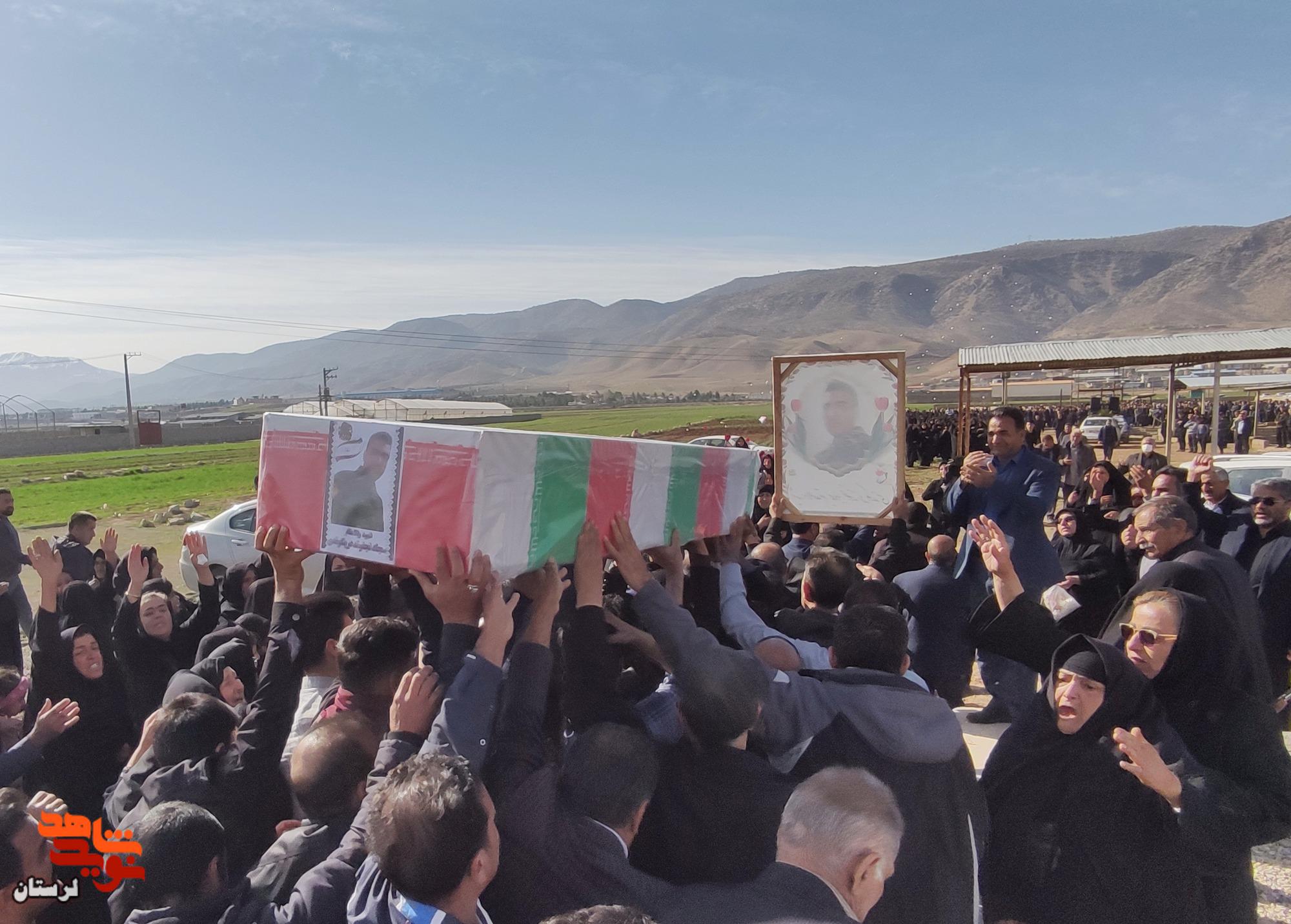 تشییع باشکوه پیکر شهید «سجاد نجفوند دریکوندی» در زادگاهش