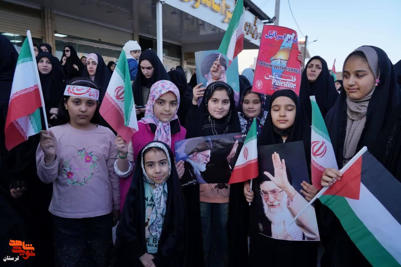 حضور پرشور کودکان و نوجوانان در عهدِ بستن با انقلاب اسلامی و بیاد رهبر فرزانه انقلاب حضور پرشور کودکان و نوجوانان در عهدِ بستن با انقلاب اسلامی و بیاد رهبر فرزانه انقلاب