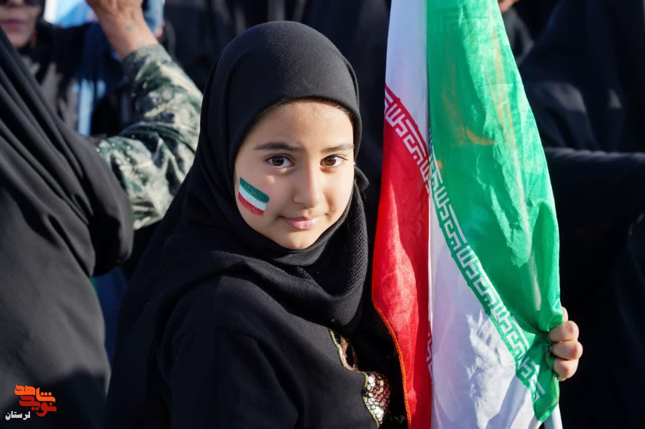 حضور پرشور کودکان و نوجوانان در عهدِ بستن با انقلاب اسلامی و بیاد رهبر فرزانه انقلاب حضور پرشور کودکان و نوجوانان در عهدِ بستن با انقلاب اسلامی و بیاد رهبر فرزانه انقلاب
