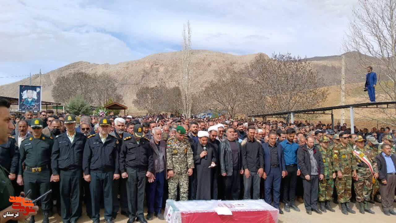 تشییع پیکر شهید «صادق عزیزی» در زادگاهش