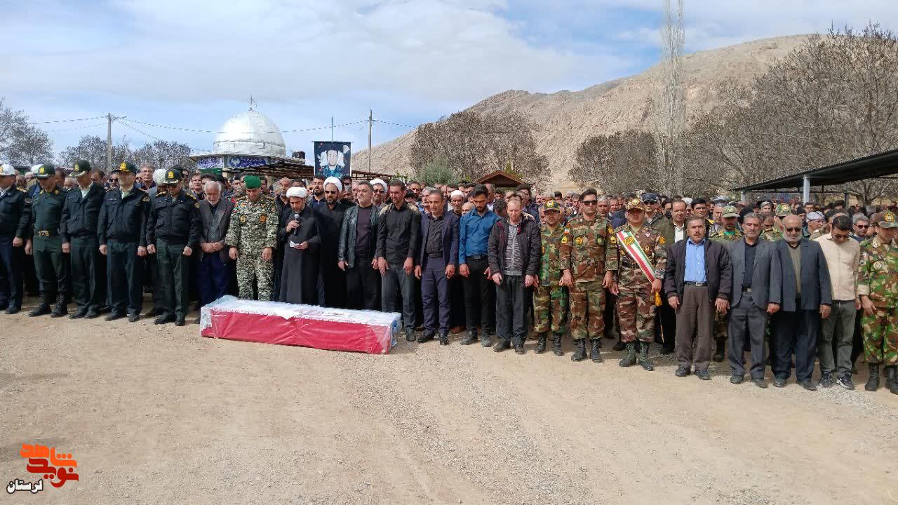 تشییع پیکر شهید «صادق عزیزی» در زادگاهش