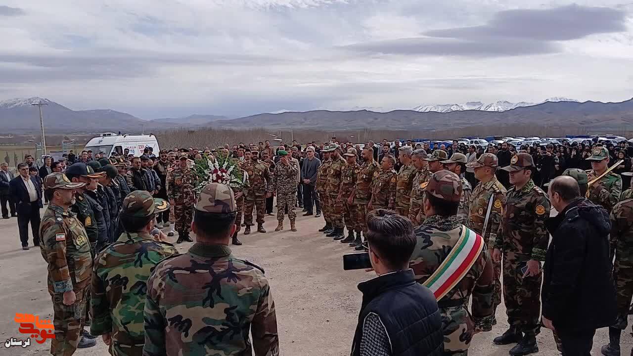 تشییع پیکر شهید «صادق عزیزی» در زادگاهش