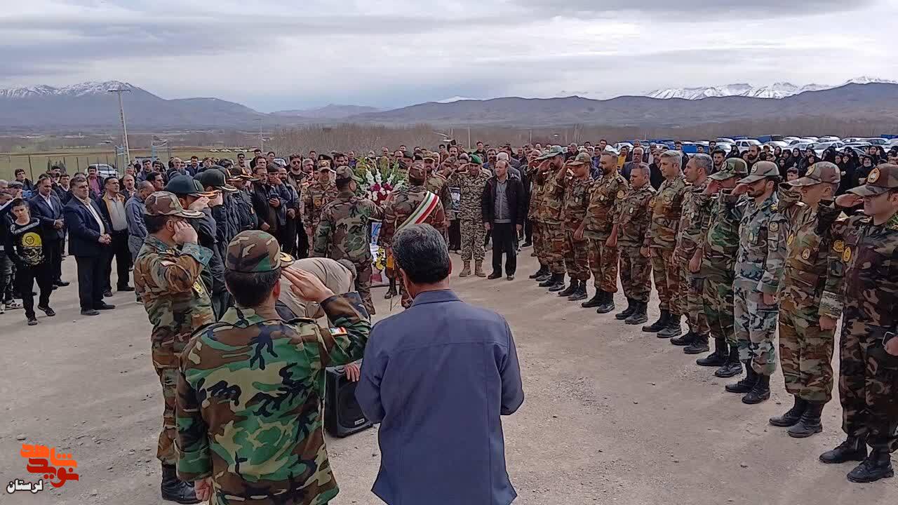 تشییع پیکر شهید «صادق عزیزی» در زادگاهش