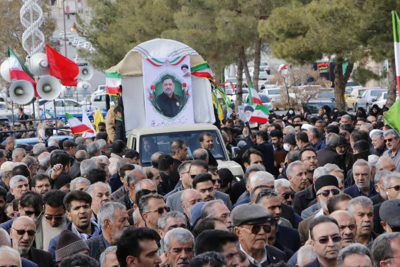 وداع تاریخی مردم شهرکرد با پیکر سردار شهید حاج اردشیر رئیسی وداع تاریخی مردم شهرکرد با پیکر سردار شهید حاج اردشیر رئیسی