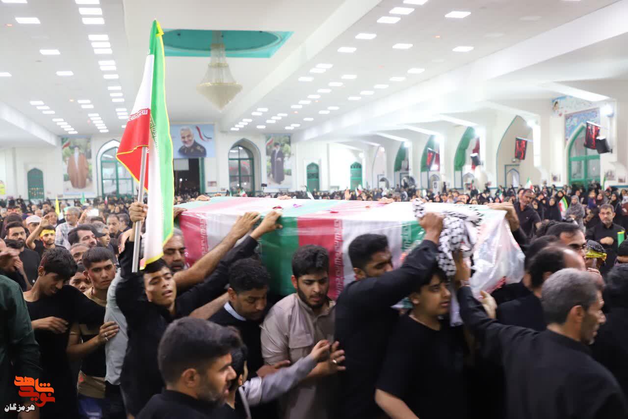 تشییع پیکر شهید «محمد محمودزاده» با حضور گسترده مردم در بندرعباس تشییع پیکر شهید «محمد محمودزاده» با حضور گسترده مردم در بندرعباس