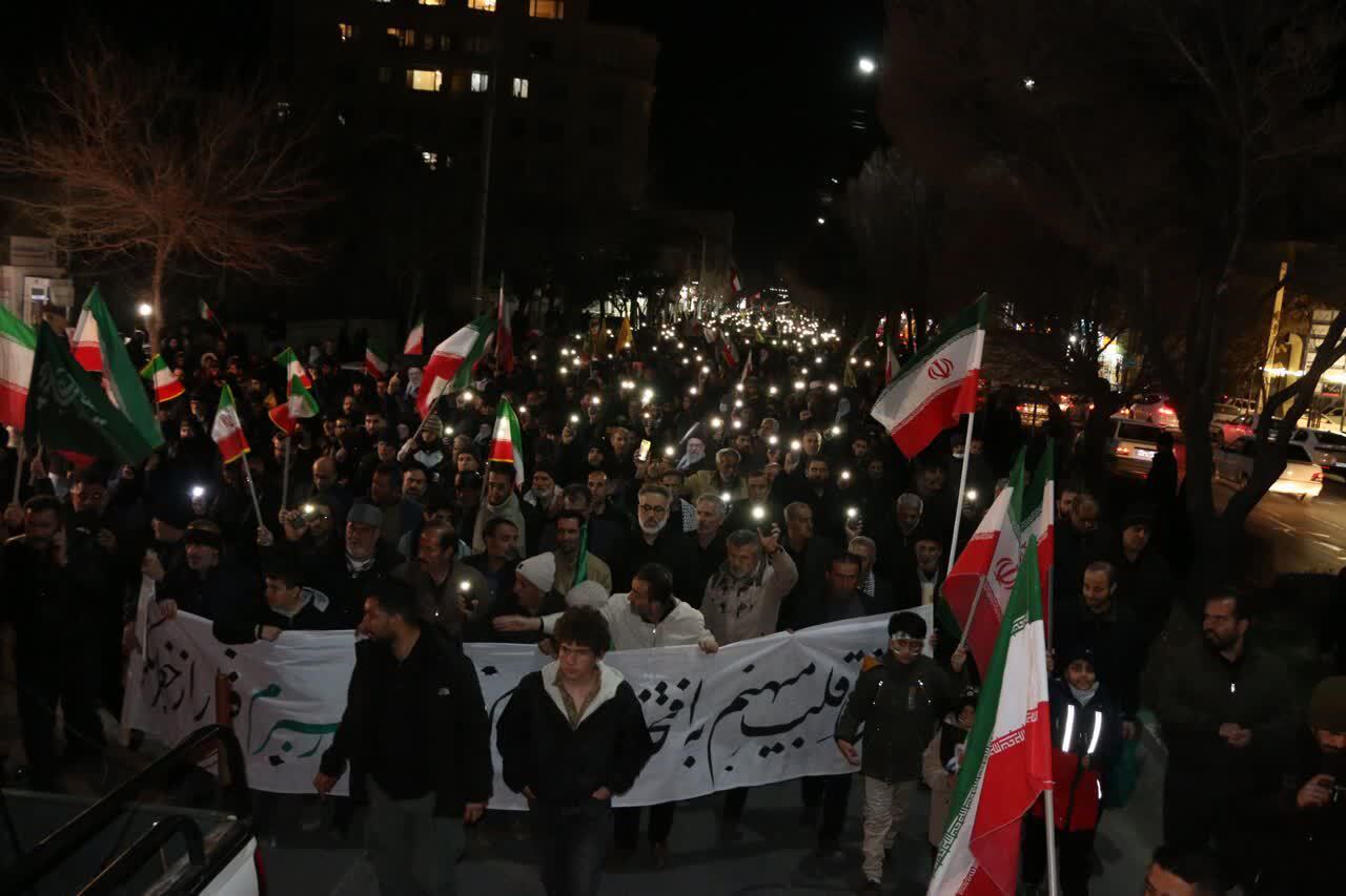 شهرکرد در سوگ دو سرباز شهید وطن؛ بدرقهای باشکوه از میدان ایمان تا اردل شهرکرد در سوگ دو سرباز شهید وطن؛ بدرقهای باشکوه از میدان ایمان تا اردل