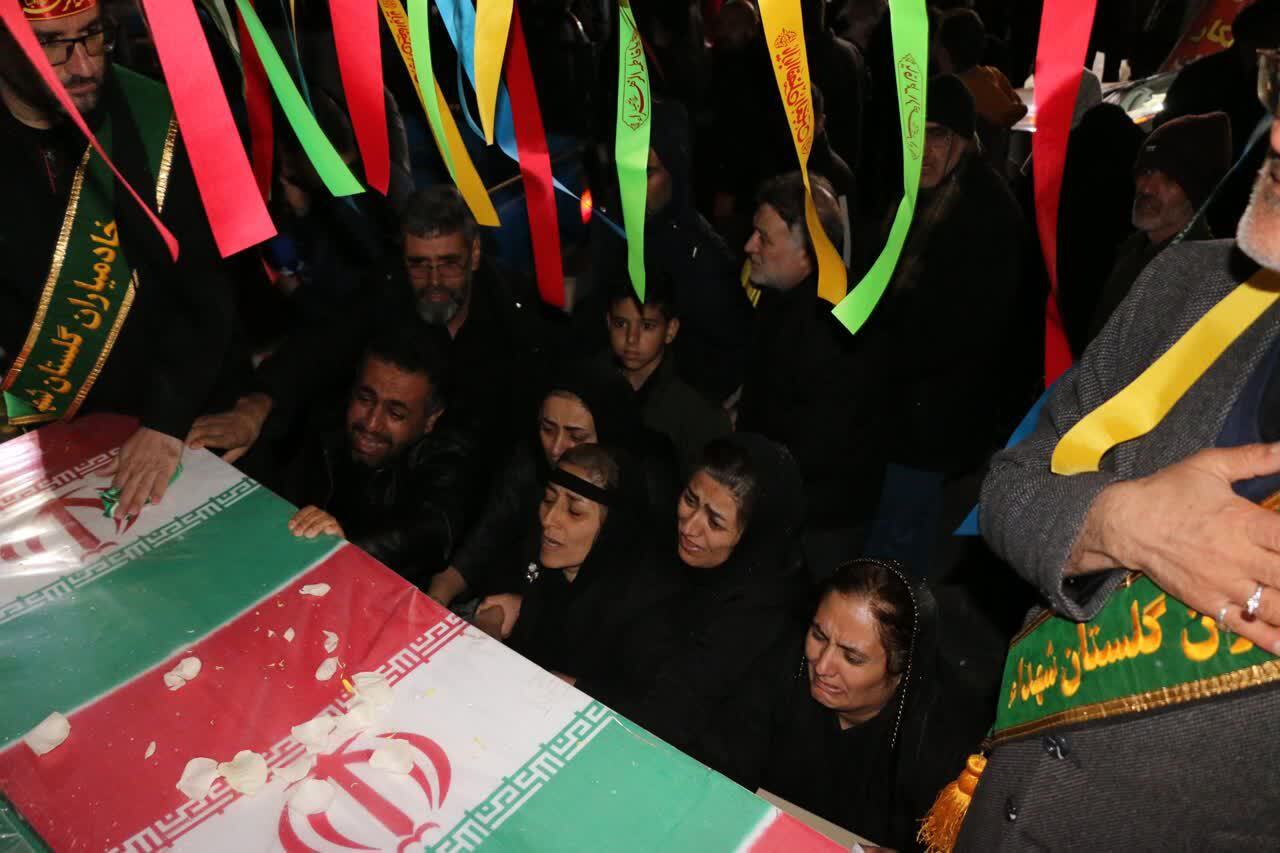 شهرکرد در سوگ دو سرباز شهید وطن؛ بدرقهای باشکوه از میدان ایمان تا اردل شهرکرد در سوگ دو سرباز شهید وطن؛ بدرقهای باشکوه از میدان ایمان تا اردل