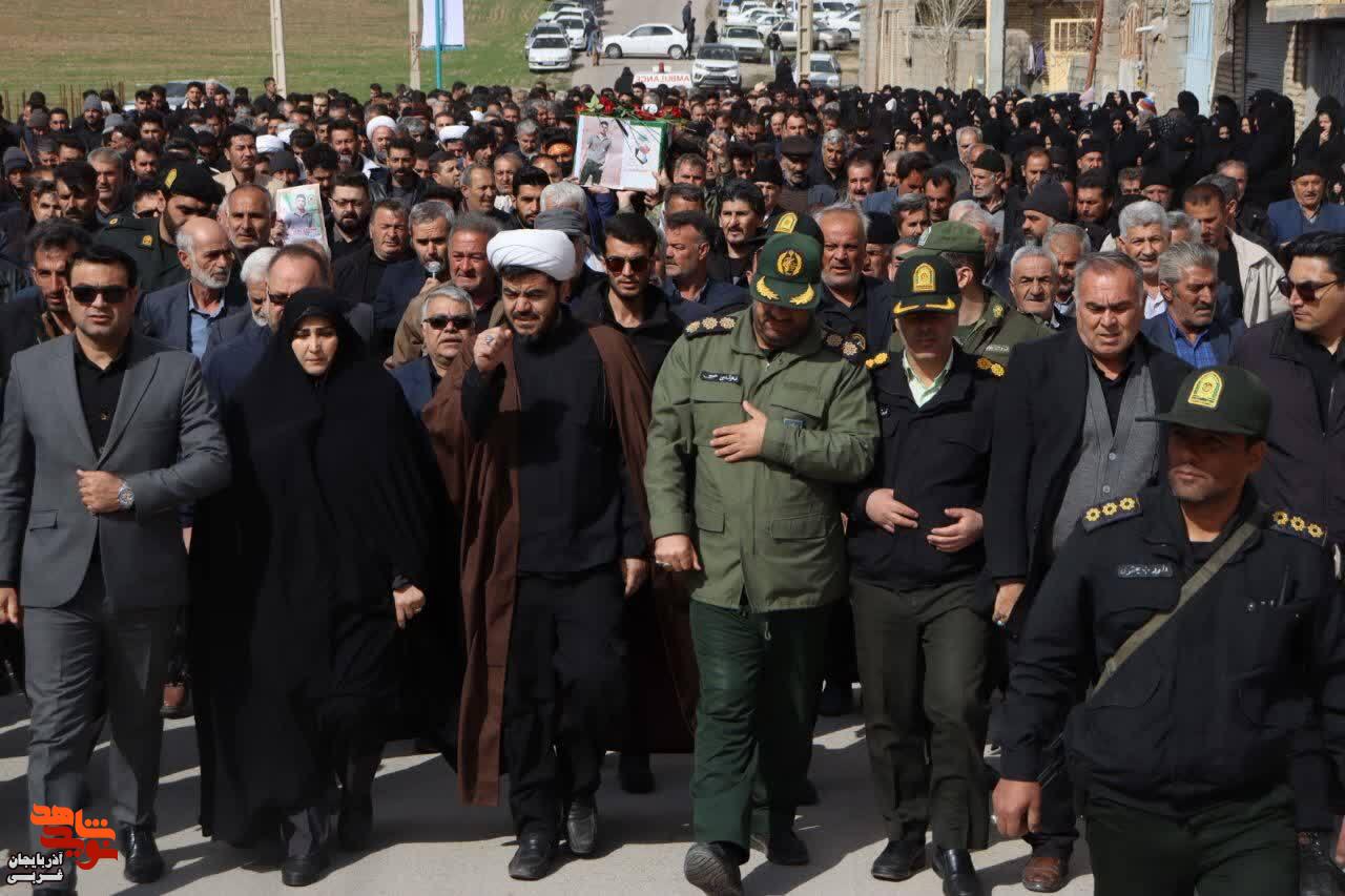 پیکر سرباز شهید هادی محمدزاده در روستای قطار تشییع شد