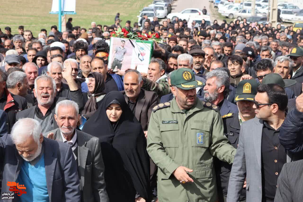 پیکر سرباز شهید هادی محمدزاده در روستای قطار تشییع شد