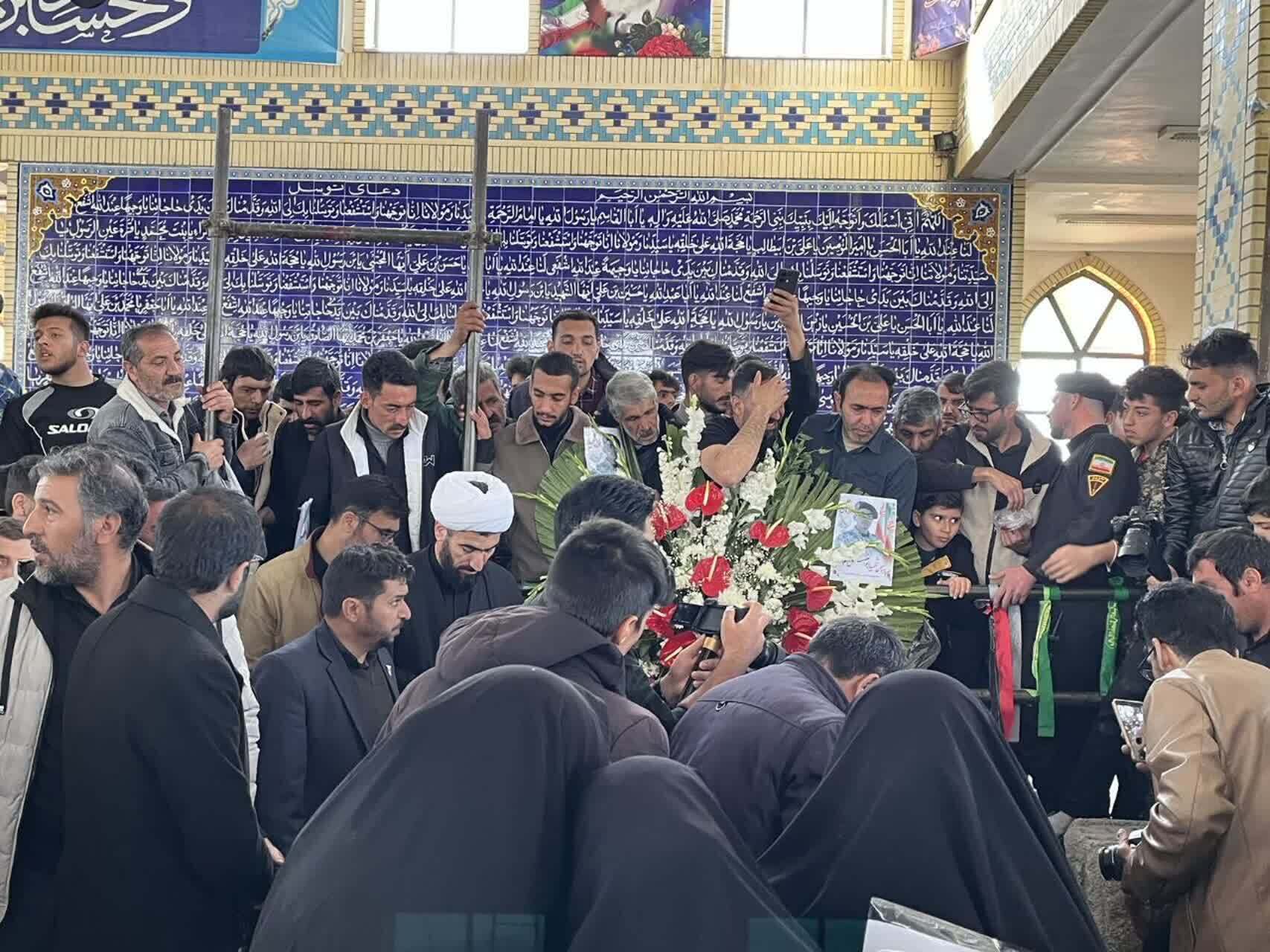 تشییع باشکوه سه شهید مقاومت در چهارمحالوبختیاری؛ مردم بن و وردنجان قهرمانان خود را بدرقه کردند تشییع باشکوه سه شهید مقاومت در چهارمحالوبختیاری؛ مردم بن و وردنجان قهرمانان خود را بدرقه کردند