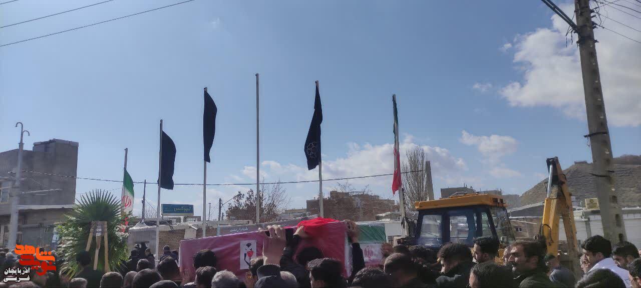 پیکر سرباز شهید حمید رضا تفاضلی تشییع شد پیکر سرباز شهید حمید رضا تفاضلی تشییع شد