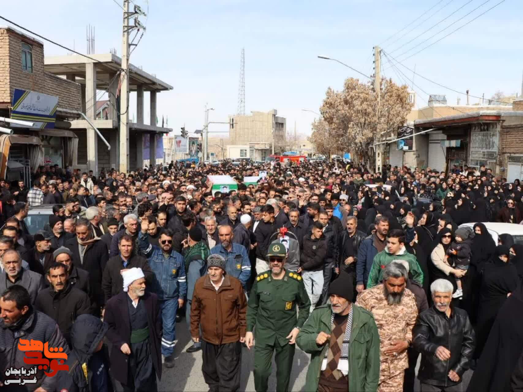 پیکر سرباز شهید حمید رضا تفاضلی تشییع شد پیکر سرباز شهید حمید رضا تفاضلی تشییع شد