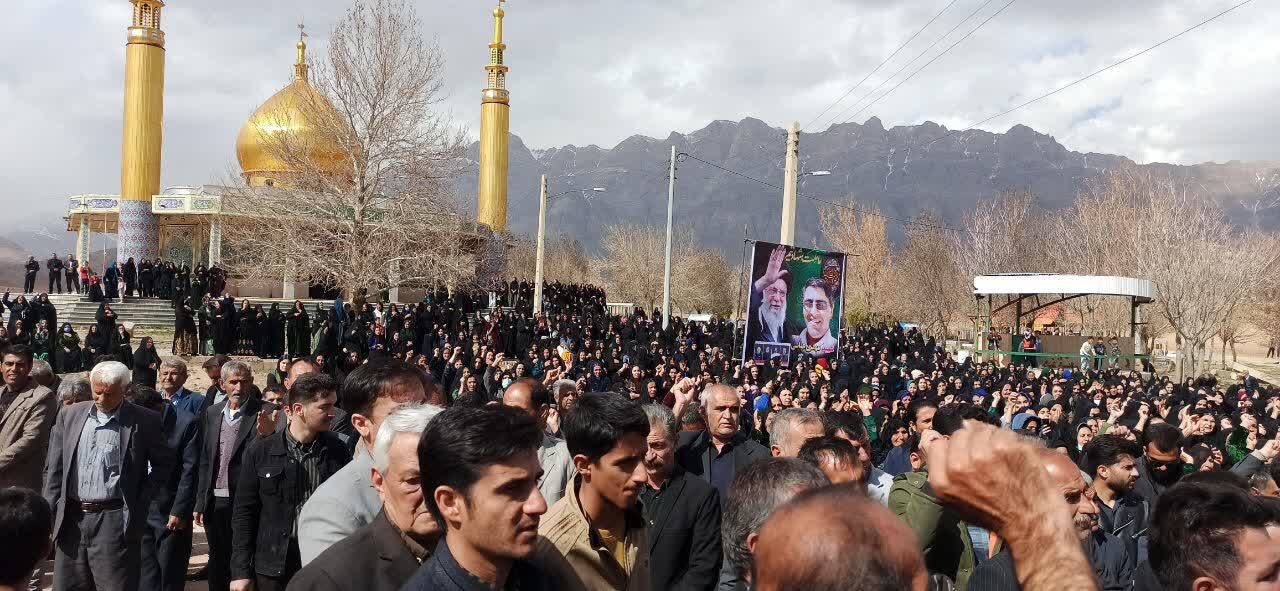 چهارمحالوبختیاری در سوگ دو شهید؛ پیکر «مهدی عباسی» در برجویی و «جعفر حاتمینیا» در میانکوه آرام گرفتند چهارمحالوبختیاری در سوگ دو شهید؛ پیکر «مهدی عباسی» در برجویی و «جعفر حاتمینیا» در میانکوه آرام گرفتند