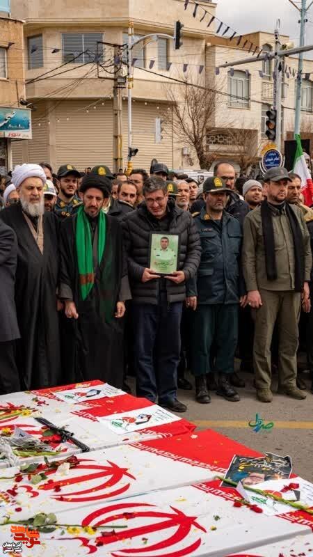 تشییع شهدای کلانتری ۱۴ خامنه برگزار شد تشییع شهدای کلانتری ۱۴ خامنه برگزار شد