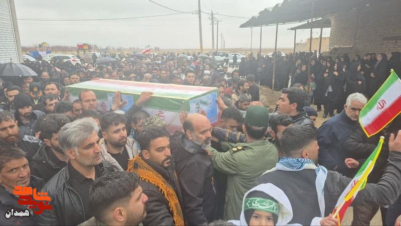 شهید «احمد یادگاری» در خاک آرام گرفت