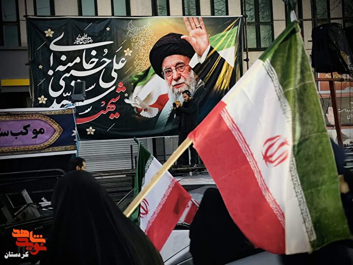 اجتماع باشکوه مردم قهرمان سنندج در میدان آزادی همزمان با احیای اولین شب قدر/تصاویر