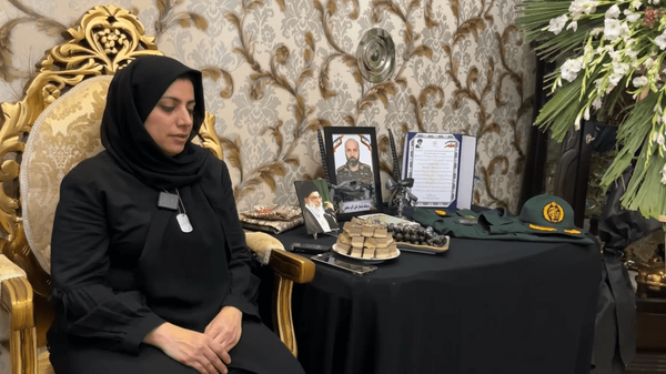 پلاکی که بر گردن همسر شهید اقتدار ماندگار شد پلاکی که بر گردن همسر شهید اقتدار ماندگار شد