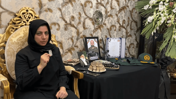 پلاکی که بر گردن همسر شهید اقتدار ماندگار شد پلاکی که بر گردن همسر شهید اقتدار ماندگار شد