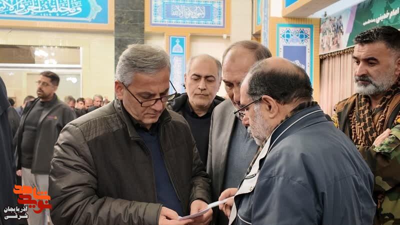 مدیرکل و کارکنان بنیاد شهید آذربایجان شرقی در کنار خانواده‌های شهدای «جنگ رمضان»