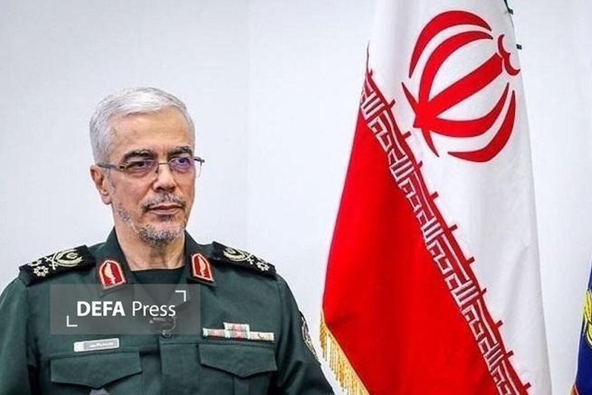بیعت خانواده&zwnj; سپهبد شهید باقری با حضرت آیت&zwnj;الله سید مجتبی خامنه&zwnj;ای