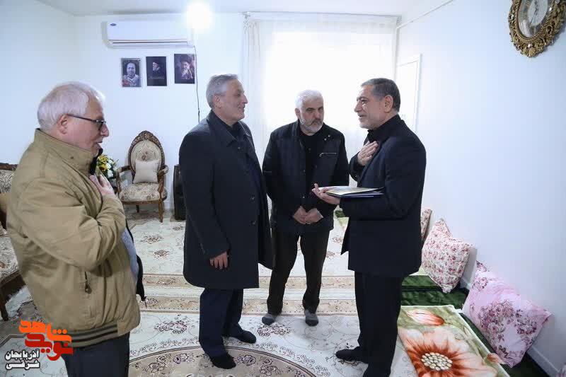 دیدار مدیرکل بنیاد شهید آذربایجانشرقی با خانواده شهدای جنگ رمضان در تبریز دیدار مدیرکل بنیاد شهید آذربایجانشرقی با خانواده شهدای جنگ رمضان در تبریز