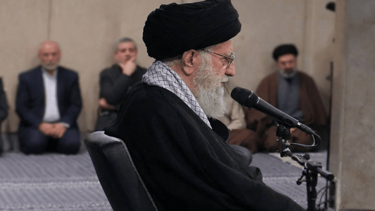بیعت خانوادهٔ سردار شهید حاج رمضان با آیت&zwnj;الله سید مجتبی خامنه&zwnj;ای