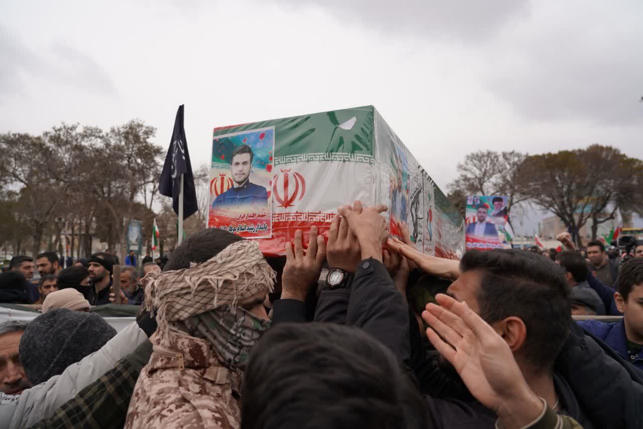 📸#گزارش_تصویری | تشییع پاسدار شهید عرفان کشاورزکیا در روز قدس 📸#گزارش_تصویری | تشییع پاسدار شهید عرفان کشاورزکیا در روز قدس