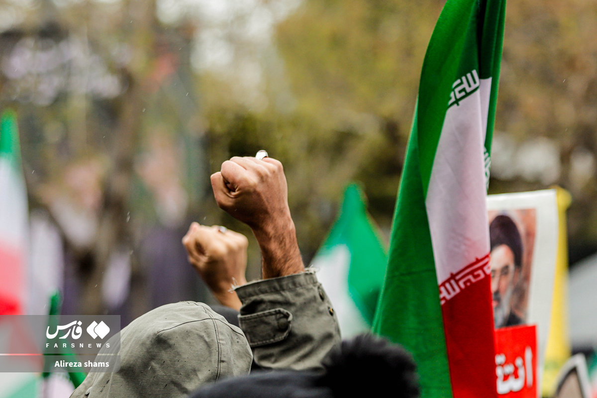 در تکریم حماسه مردم بزرگ ایران؛ اینک امام ما علم بگرفته بر دوش...
