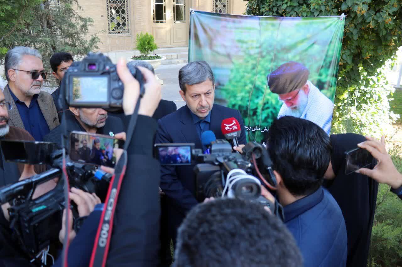 روایتی از دیدارهای استاندار اصفهان با امام شهید امت روایتی از دیدارهای استاندار اصفهان با امام شهید امت