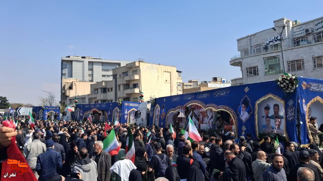 مراسم تشییع پیکر شهید علی لاریجانی و شهید غلامرضا سلیمانی همزمان با تشییع پیکر شهدای ناوشکن دنا برگزار شد