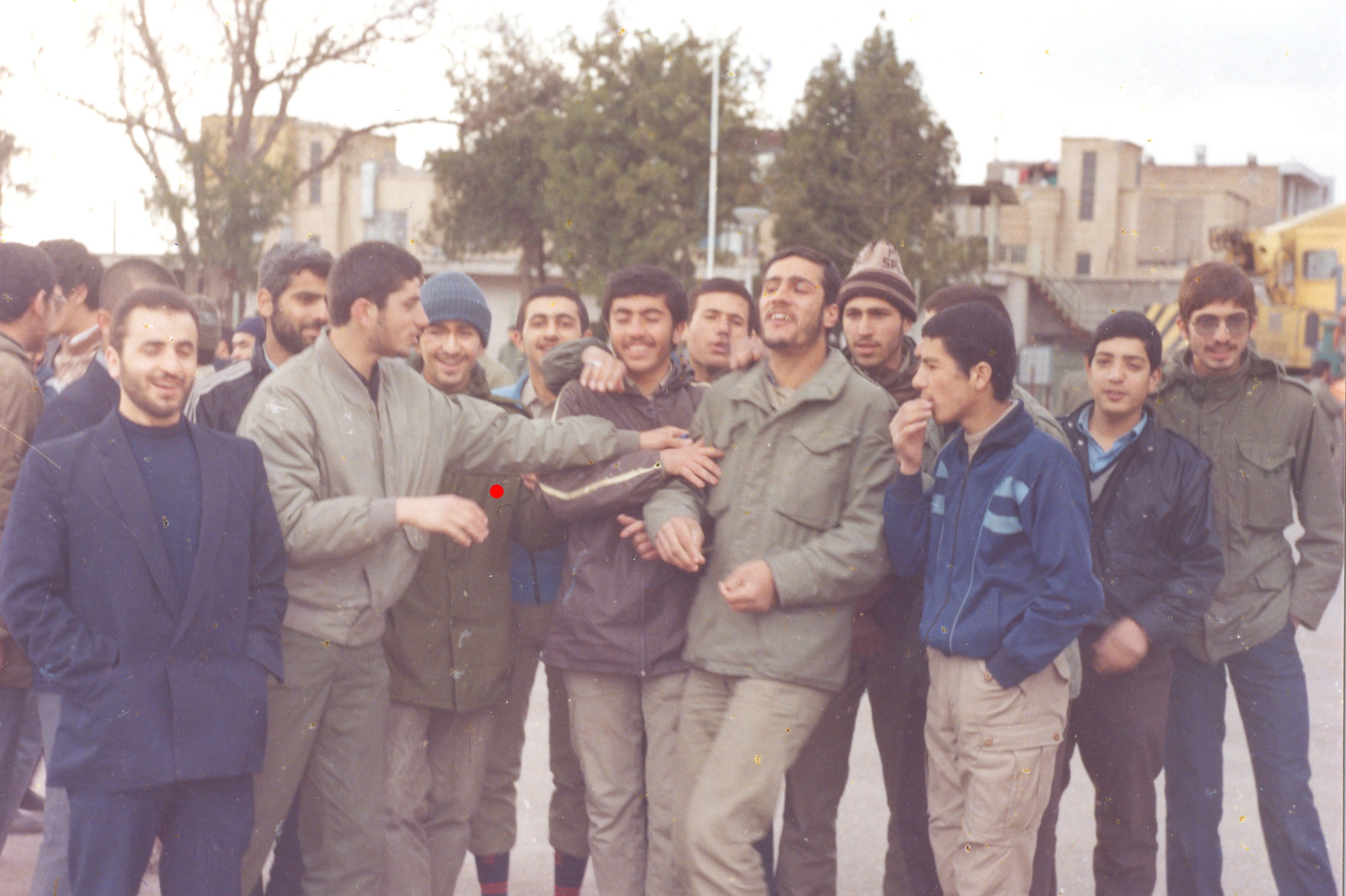 انگشتری که از انگشت شهید به دست پدر نشست/ روایت پدری که پسرش مسجد را آب و جارو میکرد انگشتری که از انگشت شهید به دست پدر نشست/ روایت پدری که پسرش مسجد را آب و جارو میکرد