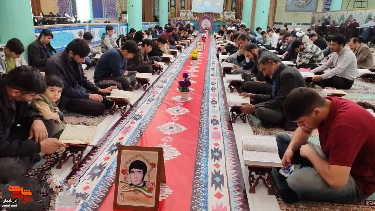 آیین جزءخوانی قرآن کریم  به نیابت از شهدا شهرستان تکاب