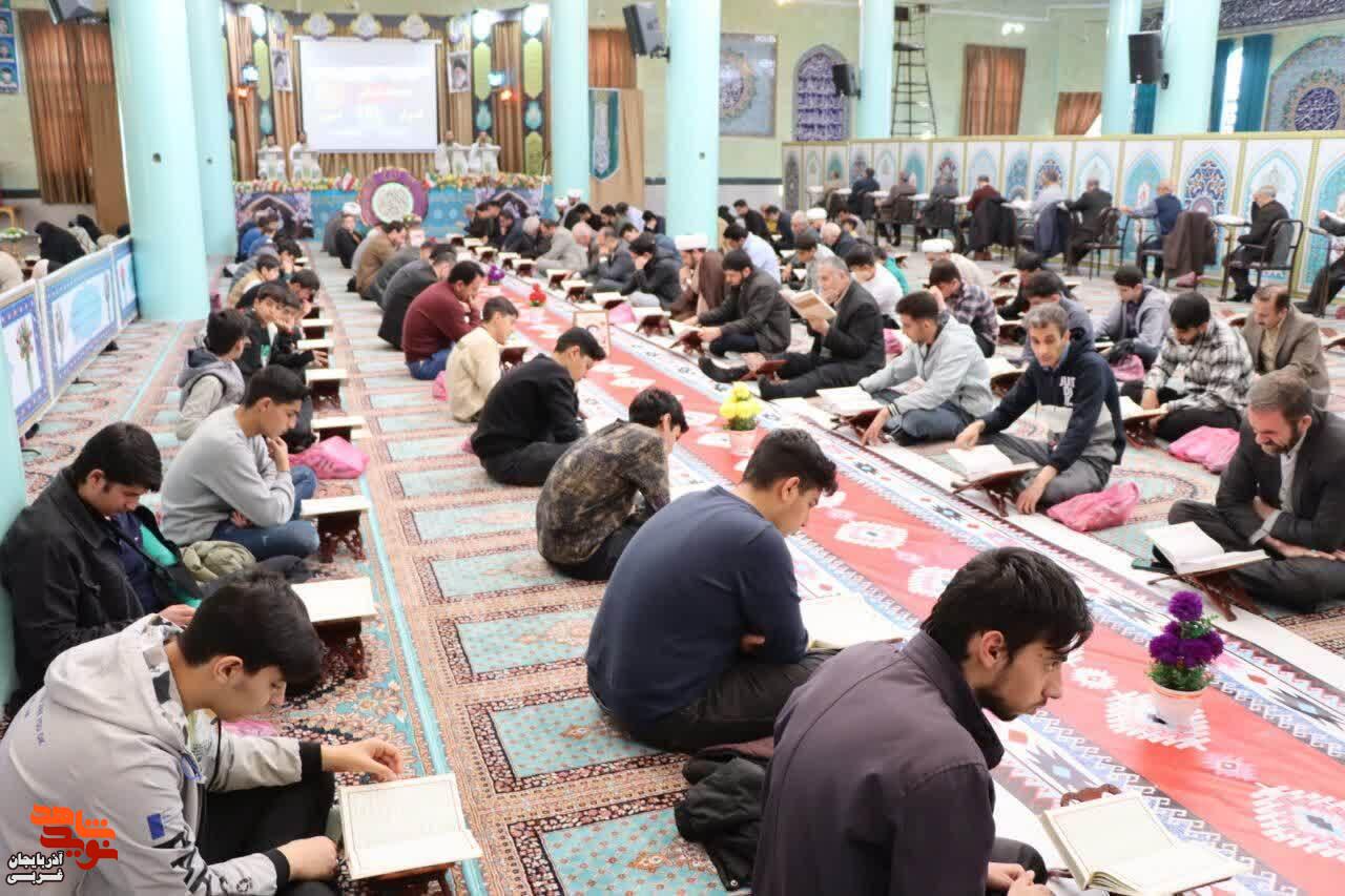 آیین جزءخوانی قرآن کریم  به نیابت از شهدا شهرستان تکاب