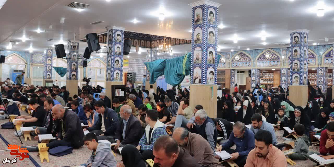 گزارش مصور | دومین روز جزءخوانی روزانه قرآن کریم در حسینیه گلزار شهدای کرمان