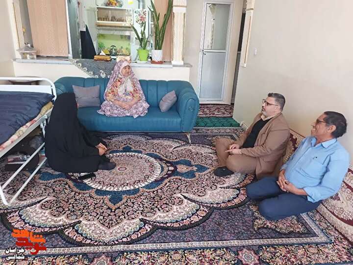 گزارش تصویری/ دیدار با خانواده شهدا در شهرستان شیروان