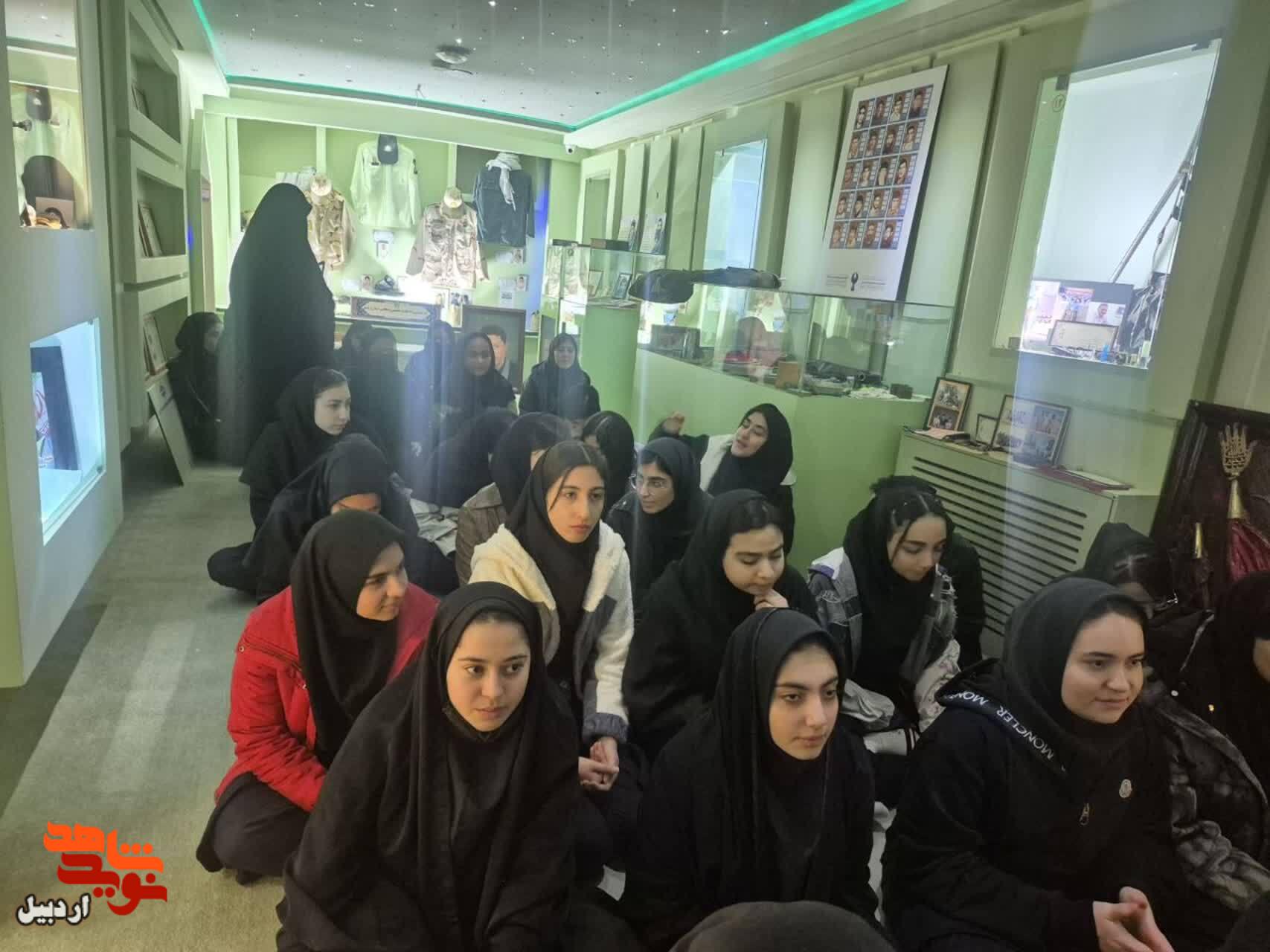 بازدید دانشآموزان مدرسه دخترانه بهار از موزه شهدای اردبیل بازدید دانشآموزان مدرسه دخترانه بهار از موزه شهدای اردبیل