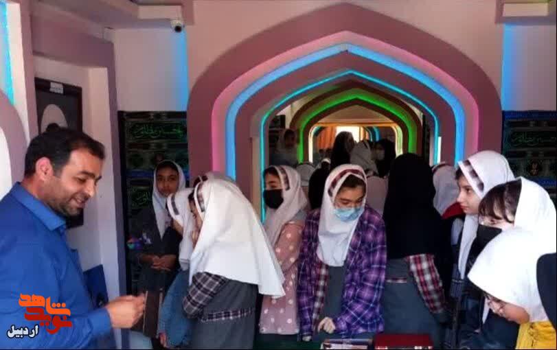 بازدید دانش‌آموزان متوسطه دوم دخترانه شهید فاتحی از موزه شهدای اردبیل
