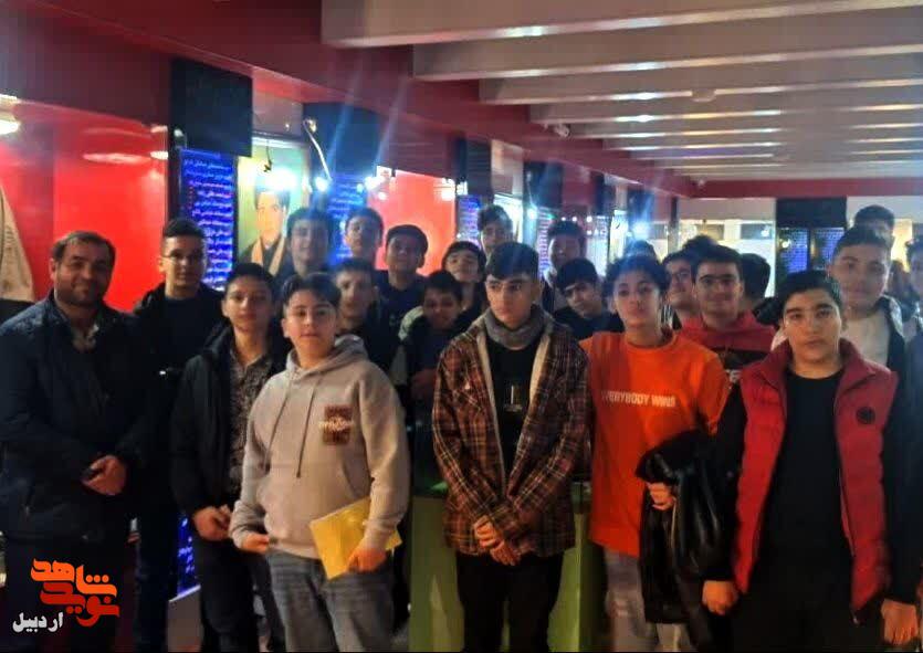 بازدید پژوهشگران نوجوان اردبیلی از موزه شهدا