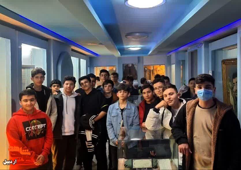 بازدید پژوهشگران نوجوان اردبیلی از موزه شهدا